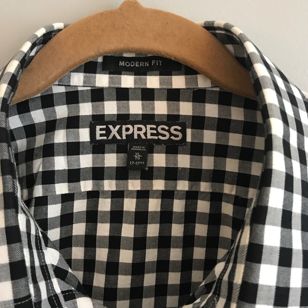 Express button down - Picture 3 of 3